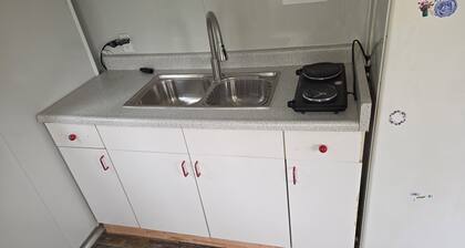 Cozy farmhouse in charming Kelso with AC, WiFi