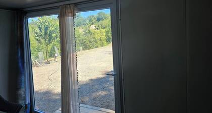 Cozy farmhouse in charming Kelso with AC, WiFi