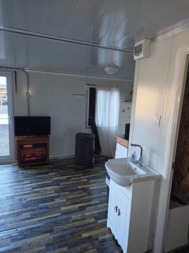 Cozy farmhouse in charming Kelso with AC, WiFi