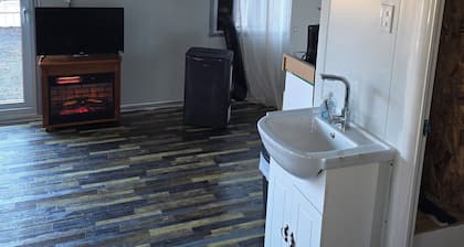 Cozy farmhouse in charming Kelso with AC, WiFi