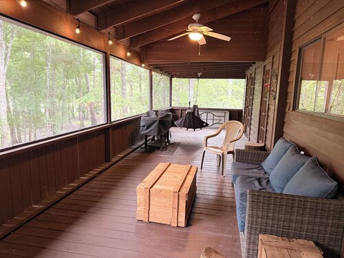 Riverfront home in Branford on the Sante Fe and access to the Ichetucknee!