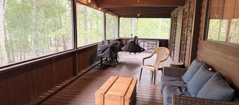 Riverfront home in Branford on the Sante Fe and access to the Ichetucknee!