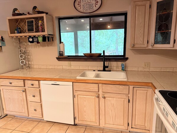 Microwave, oven, stovetop, dishwasher