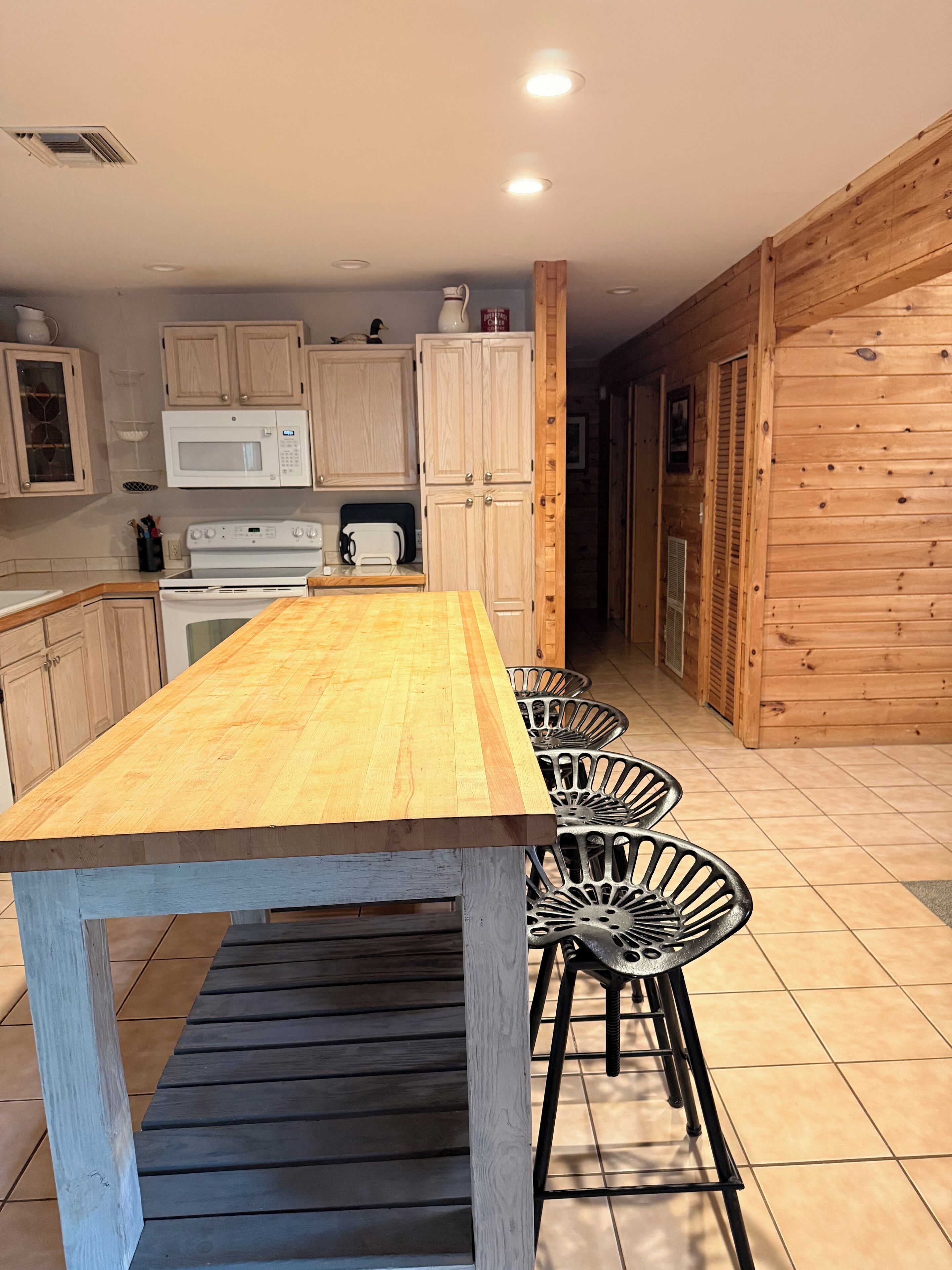 Microondas, horno, placa de cocina y lavavajillas