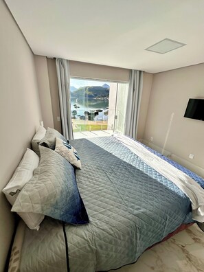 6 quartos, ferros/tábuas de passar roupa, Wi-Fi, roupa de cama