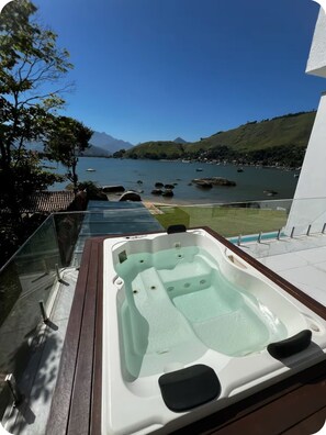 Bain à remous extérieur
