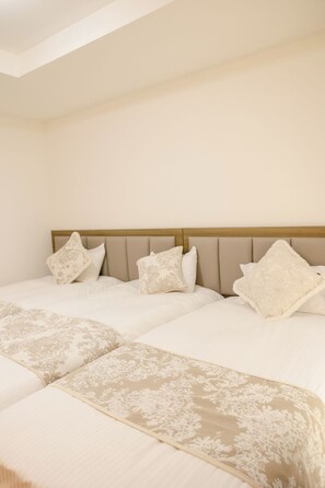 5 bedrooms, iron/ironing board, WiFi, bed sheets