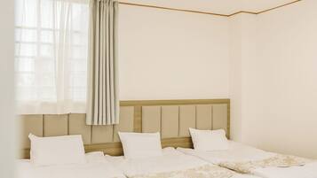 5 bedrooms, iron/ironing board, WiFi, bed sheets