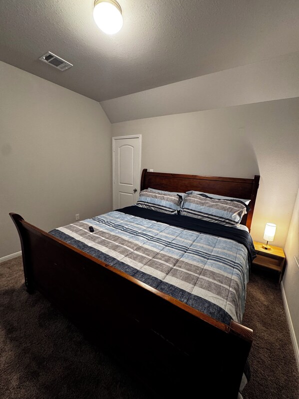 3 makuuhuonetta, silitysrauta/-lauta, Wi-Fi, vuodevaatteet