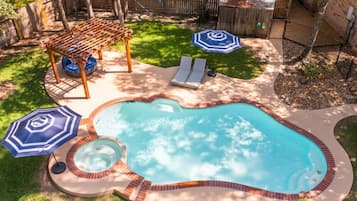 Een verwarmd zwembad