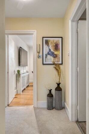 Interior - Parkside 3 Bed Apartment Hackney (Greater London)