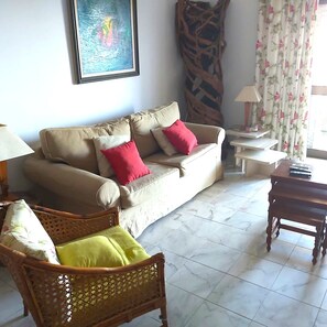 TV - Tavira, T2 Apartment with balcony and pool, Vale Caranguejo, Tavira (Tavira)
