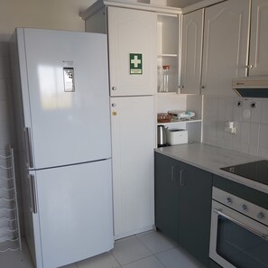 Fridge, microwave, oven, dishwasher - Tavira, T2 Apartment with balcony and pool, Vale Caranguejo, Tavira (Tavira)
