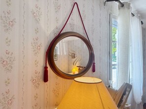 Unclassified image, 2 of 43, button