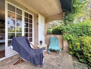 Unclassified image, 5 of 43, button