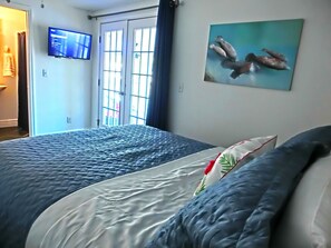 3 bedrooms, desk, travel crib, WiFi