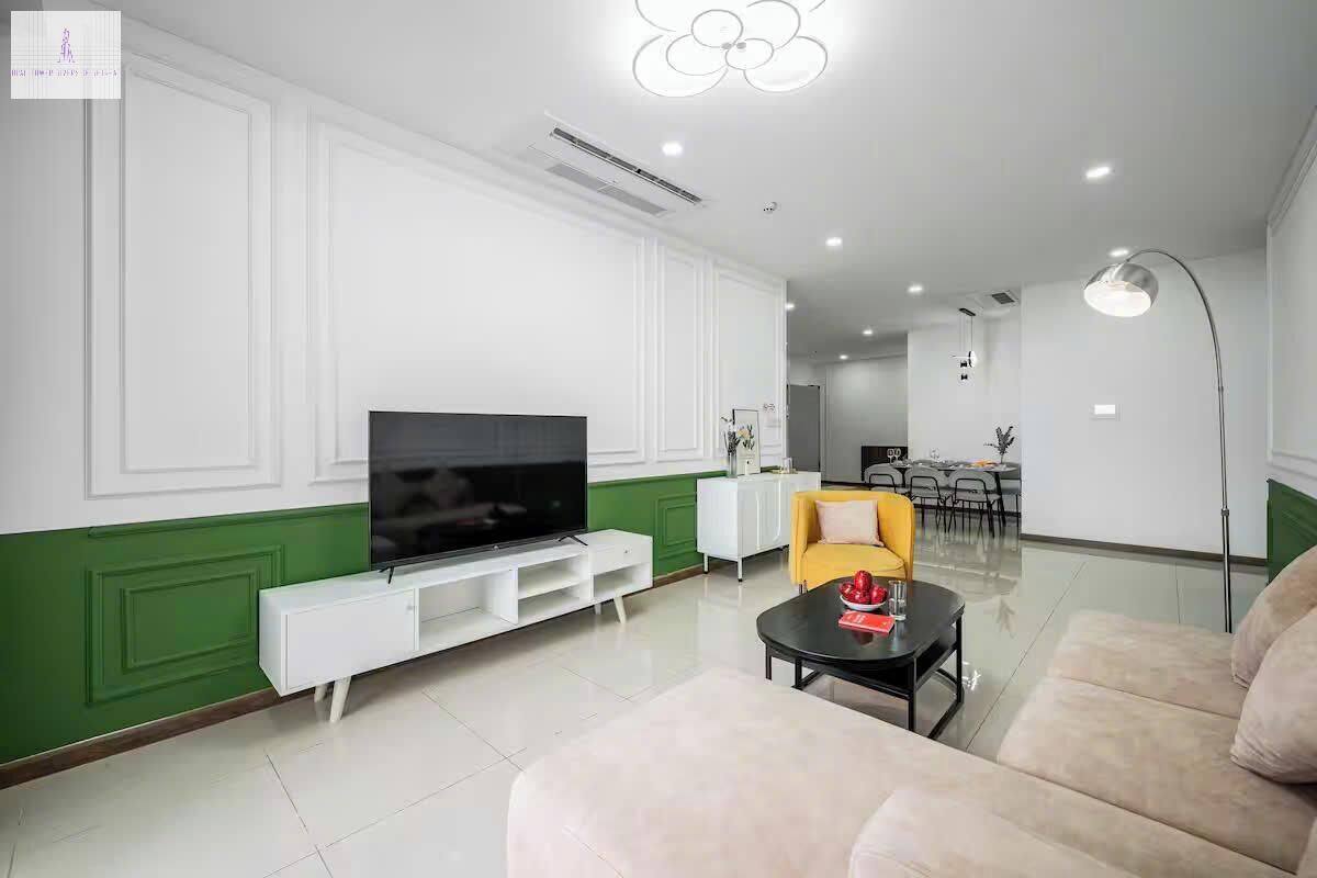 Deluxe Apartment, 4 Bedrooms, Non Smoking, City View | Living area