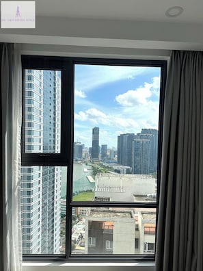 Appartement Deluxe, 1 très grand lit, vue sur la ville | Minibar, fer et planche à repasser, accès au Wi-Fi (inclus)