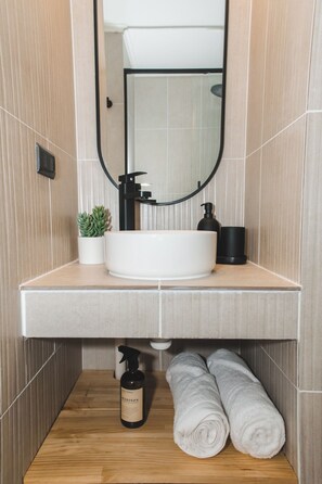 Hair dryer, towels, soap, toilet paper - Japandi style shelter | Ideal design and location (Ñuñoa)