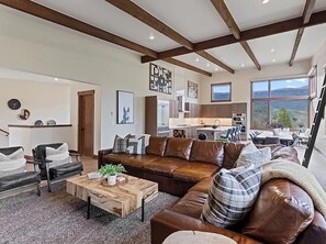 Smart TV, fireplace, computer monitors