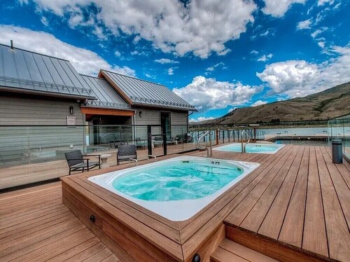 Luxury 5BR on Nat'l Forest: Private Lake, Pool & Hot Tub, Ski Keystone & Breck