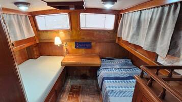 2 Schlafzimmer, Schreibtisch, Bügeleisen/Bügelbrett, WLAN