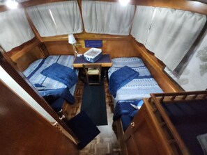2 bedrooms, desk, iron/ironing board, free WiFi - Nautical Nights - House Boat (Seward)