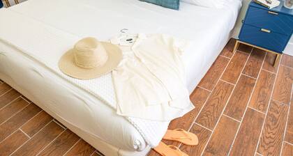 King Bed-Step to Madeira Beach-Heated Pool-Private