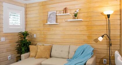 King Bed, Step to Madeira Beach, Heated Pool, Private
