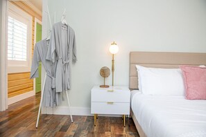 Tabla de planchar con plancha, cuna de viaje y wifi gratis