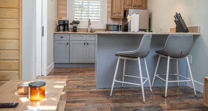 King Bed-Step to Madeira Beach-Heated Pool-Private
