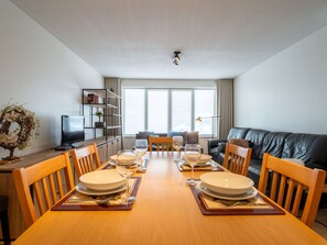 Dining - Beautiful apartment for 5 people with WIFI, TV and terrace (Bruges)