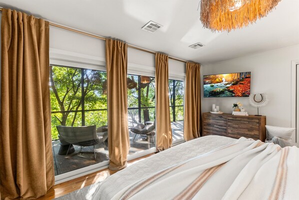 3 bedrooms, iron/ironing board, WiFi, bed sheets - *NEW* Waterfront Treehouse - Sweeping Views on 2.5 Acres (Knoxville)