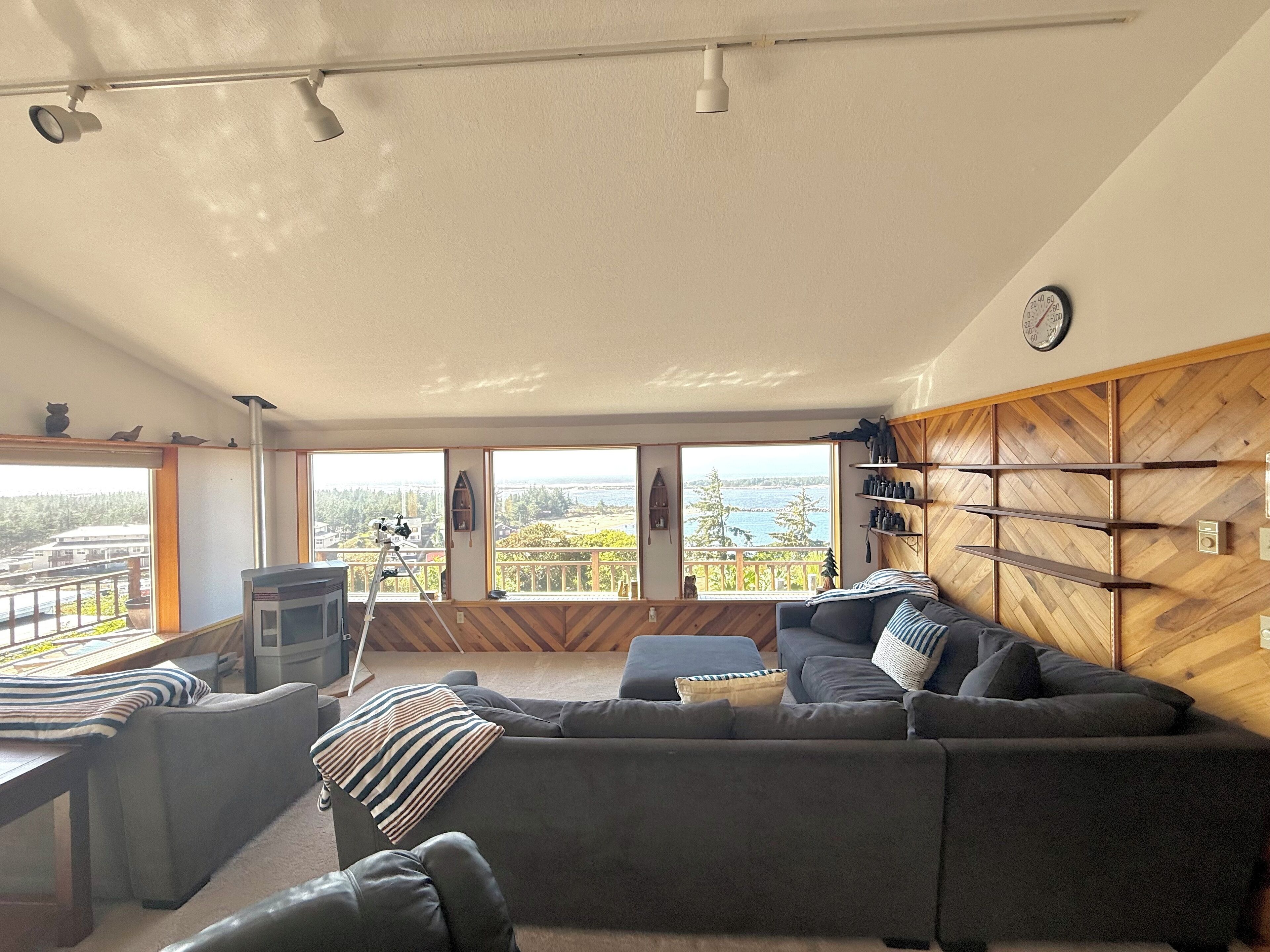 Smart TV, fireplace, computer monitors, printers