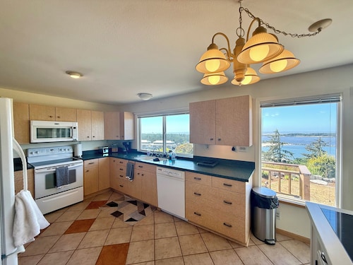 Luxurious Hilltop Home with Direct Dune Access