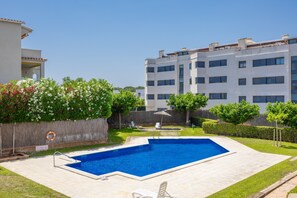 Pool - Ref. CLOTA MAR: Spacious flat with sea view, swimming pool and parking 150 metres from the beach (Escala (L'))
