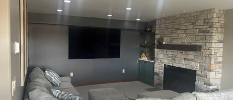 Smart TV, fireplace