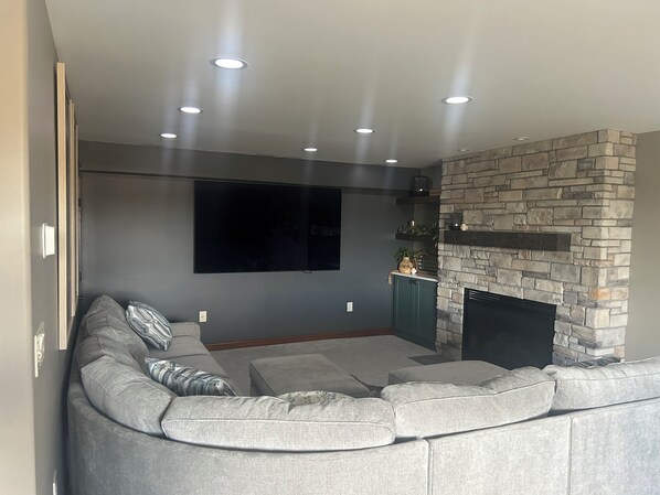 Smart TV, fireplace