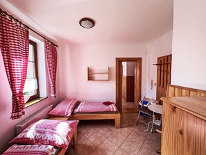 5 Schlafzimmer, Schreibtisch, Internetzugang