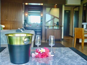 1 bedroom, iron/ironing board, free WiFi, bed sheets - Matavai View - Premium Oceanfront Suite (FFMV+3PJ Arue)