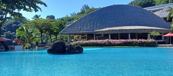 Matavai View - Premium Oceanfront Suite