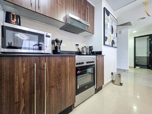 Fridge, stovetop, coffee/tea maker, toaster
