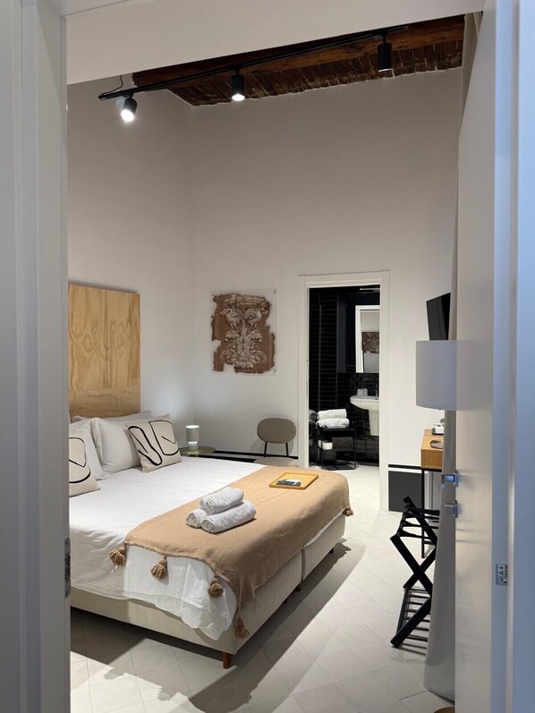 Ropa de cama de alta calidad, edredón y artículos del minibar gratis 