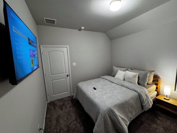 1 slaapkamer, een strijkplank/strijkijzer, wifi, beddengoed