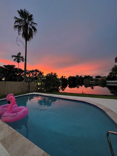 Charming Villa with Pool and Lake View