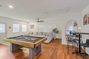 Game room - Austin Escape w/ Pool, Hot Tub & Game Room – DT ,Bars, South Congress, Airport ! (Austin)