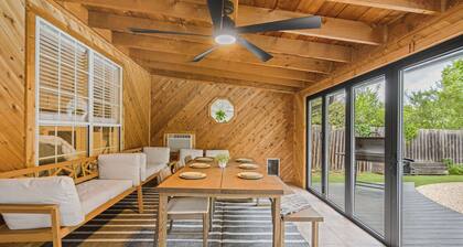 Austin Escape w/ Pool, Hot Tub & Game Room – DT ,Bars, South Congress, Airport !