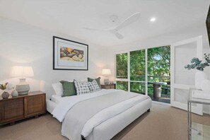 3 slaapkamers, een strijkplank/strijkijzer, gratis wifi, beddengoed