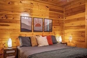 6 sovrum, skrivbord, strykjärn/strykbräda och resesäng