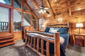 7 bedrooms, desk, iron/ironing board, travel crib